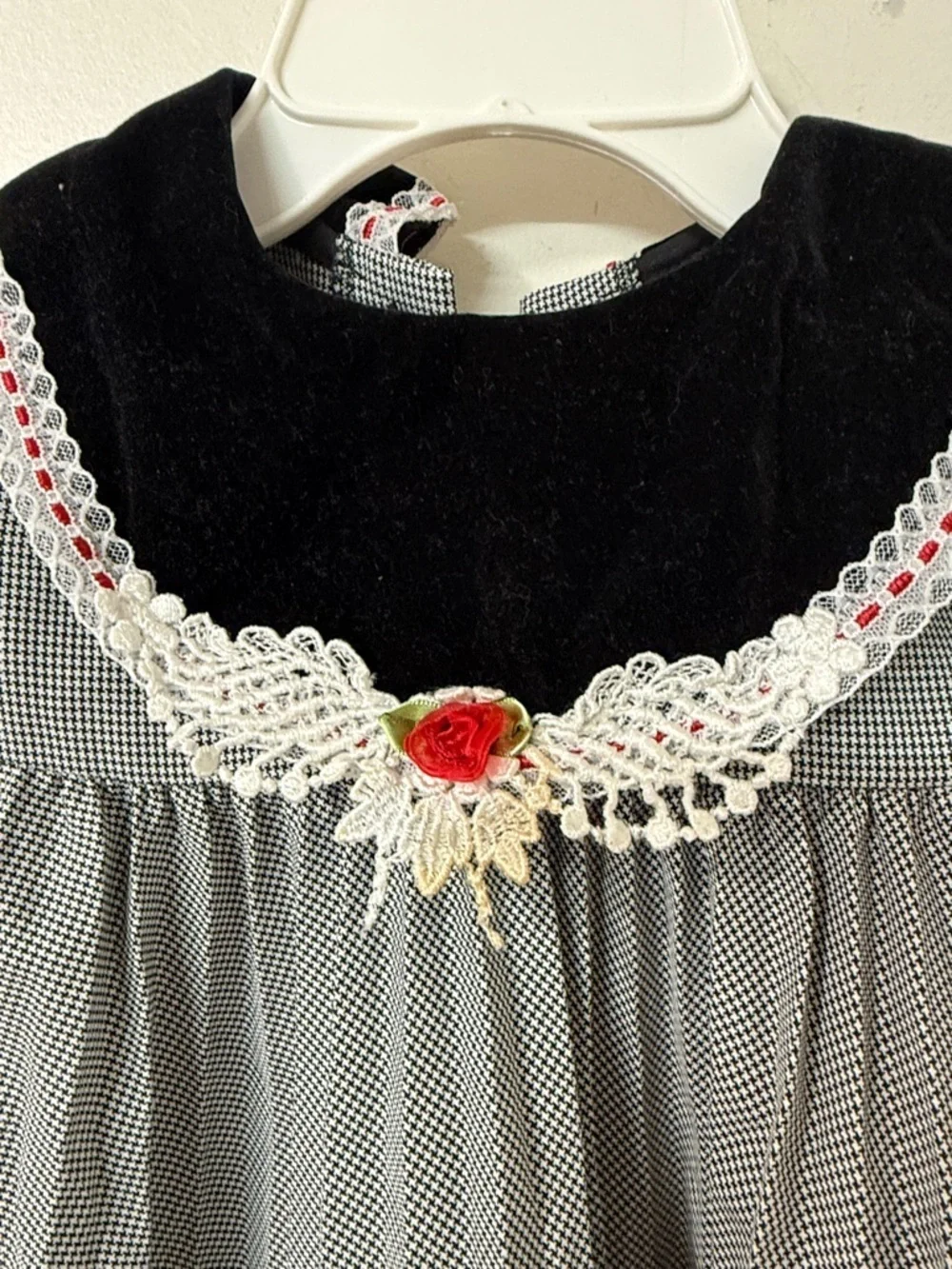 Youngland Gray and Black Puff Sleeve Dress with Red Rose Accent 1990’s